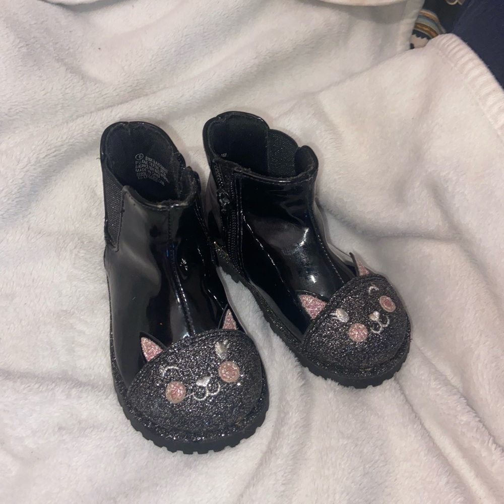 Super cute girl boots size 6c